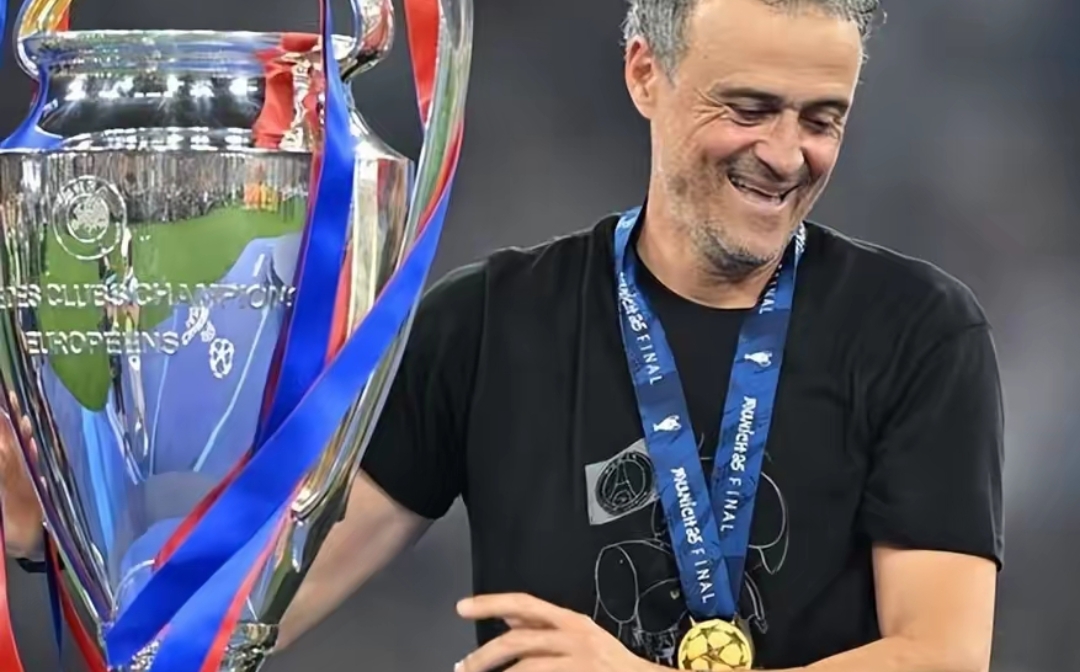 巴黎圣日耳曼训练开放日；转会期扳平良机引欢呼；欧篮联在即；资深球员宣示担当的简单介绍