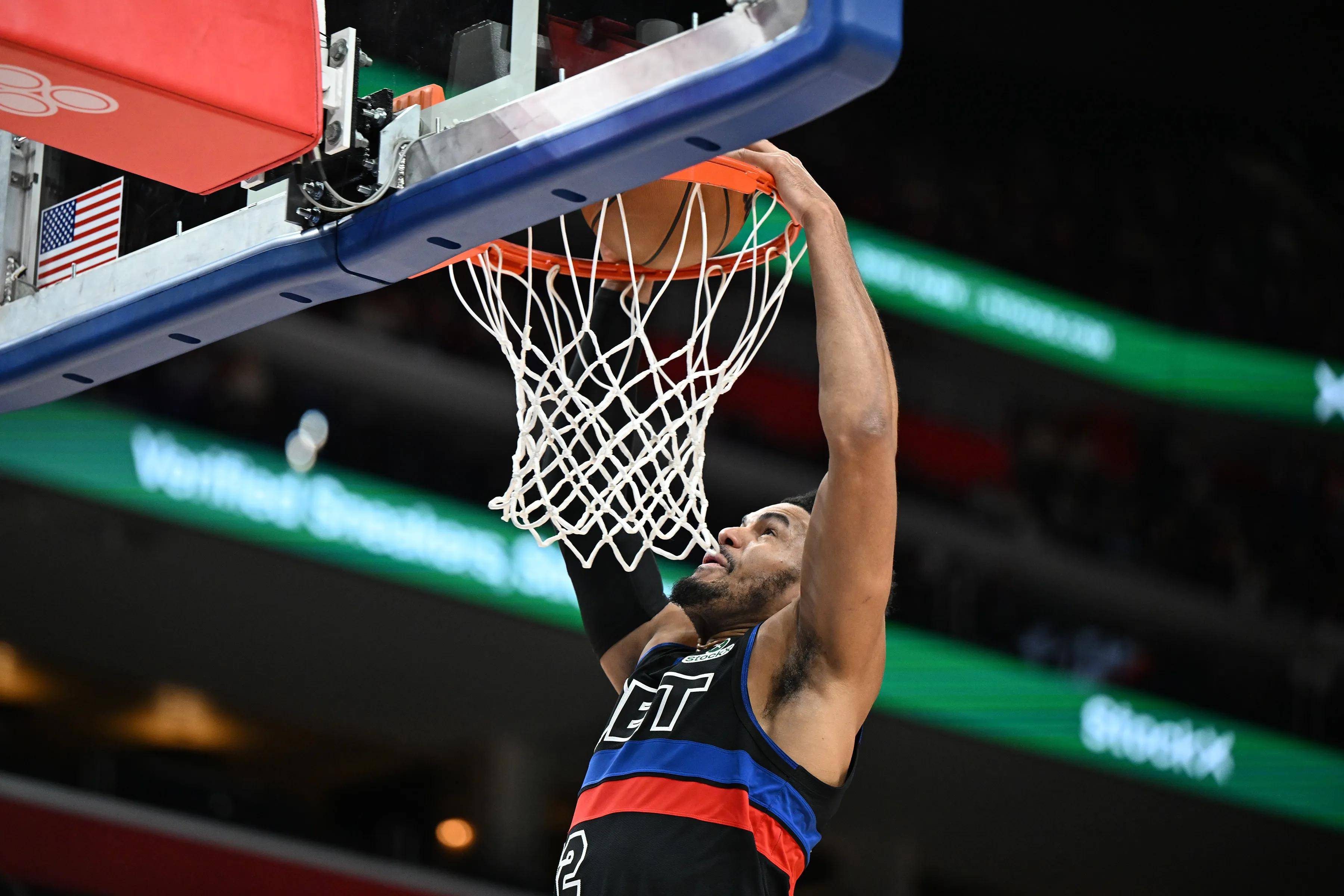  冲刺阶段体能课后，里昂内部沟通备战NBA季后赛，压力陡增，球探报告显示潜力