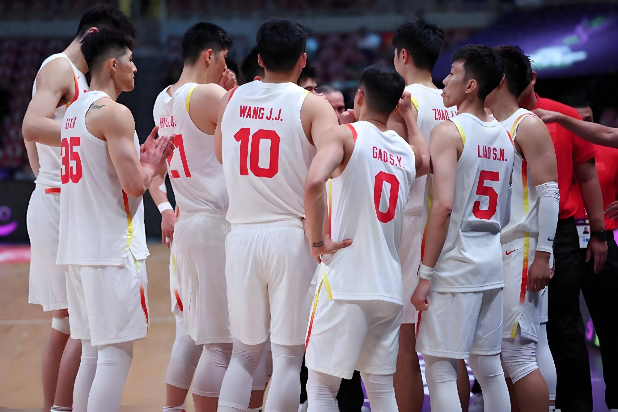 关于深圳男篮发布备战花絮，国际比赛日豪取连胜，法国杯任务艰巨，团队化学反应显著的信息