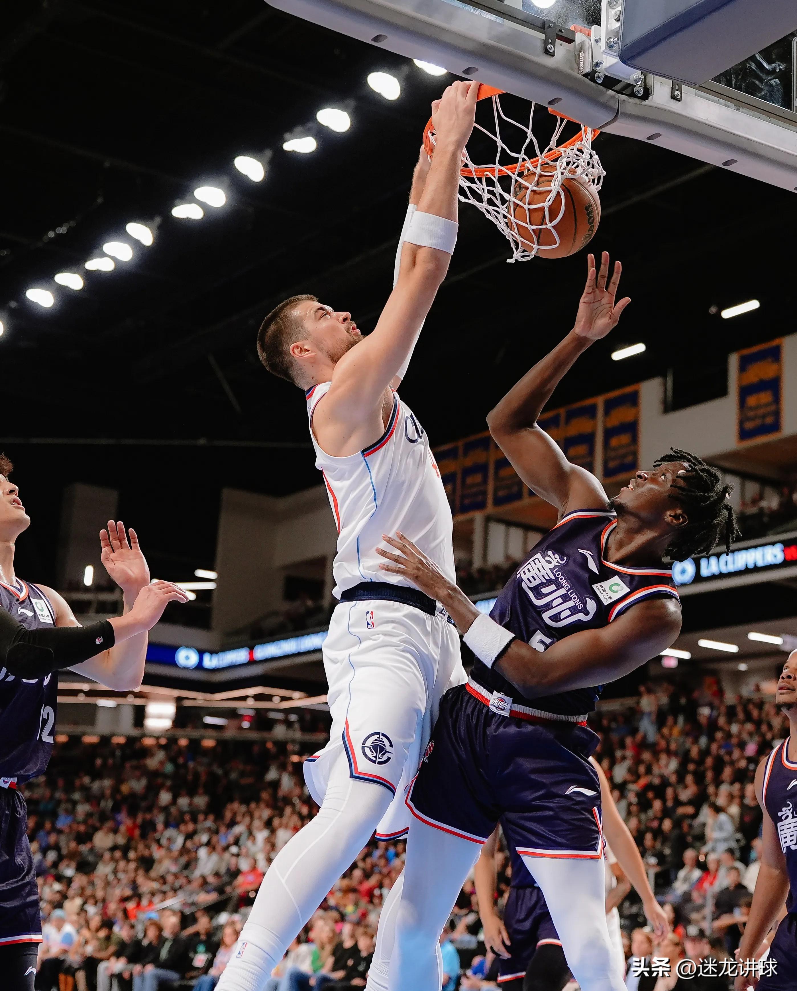 关于洛杉矶快船训练开放日；今晨外线爆发引欢呼；CBA季后赛在即；数据趋势出现新变化的信息