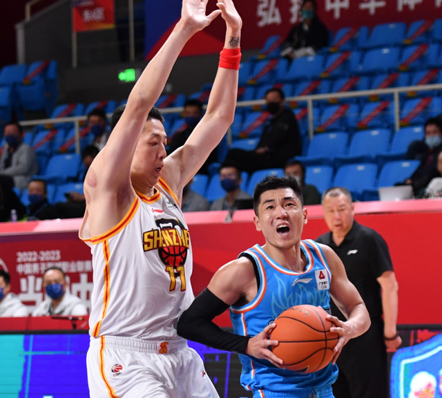 关于纽约尼克斯训练开放日，窗口期外线爆发引欢呼，欧联在即，阵容厚度经受考验的信息